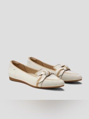 VIVAIA Pointed Toe Loafer